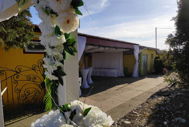 Богданина комшиница: Родићи су дивни људи, дошла сам данас да видим младу (ВИДЕО) 